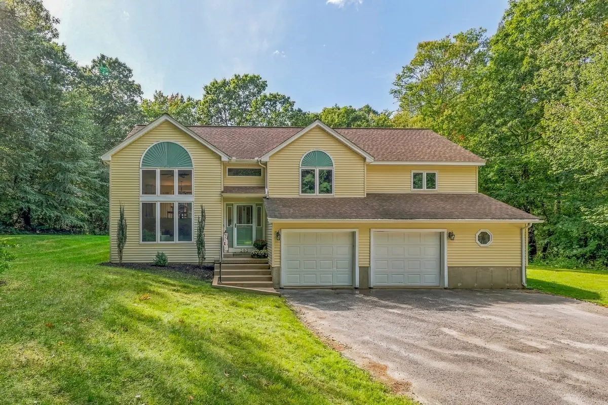 252 Breckenridge St, Palmer, MA 01069 - #1