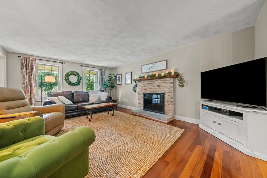 26 Elizabeth Street, Amesbury, MA 01913 - #2