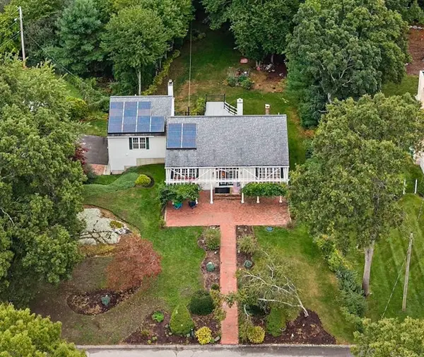 12 Carolyn Ct, Swansea, MA 02777