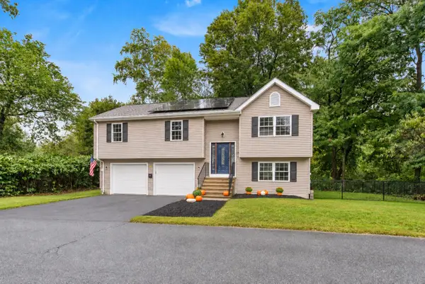 15 Tory Fort Ln, Worcester, MA 01602