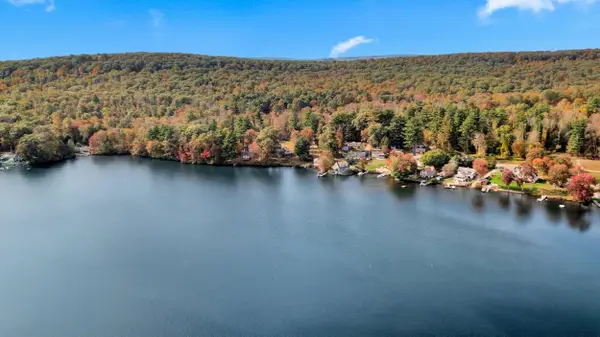 79 7th Street, Brimfield, MA 01010