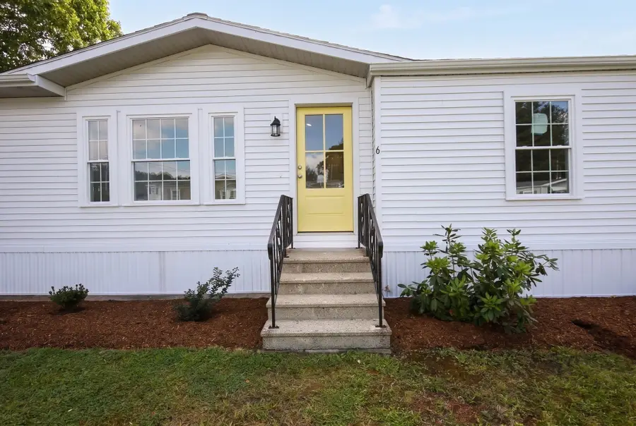 6 Emerald Pl, Raynham, MA 02767 - #3