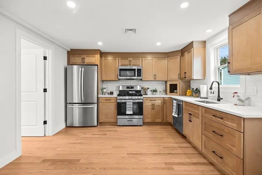 11 Hovey St, Woburn, MA 01801 - #2