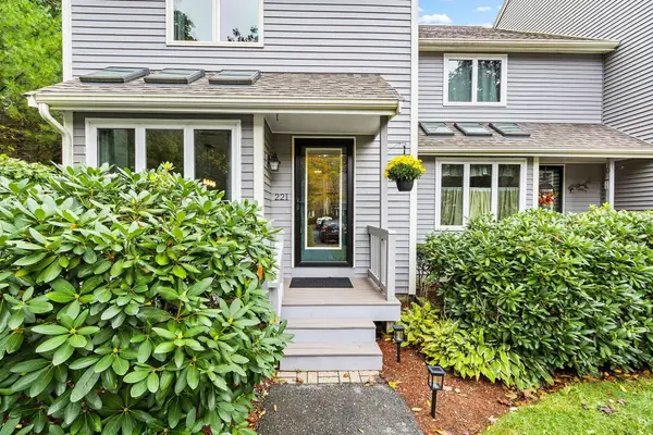 221 Maple Brook Rd #221, Bellingham, MA 02019