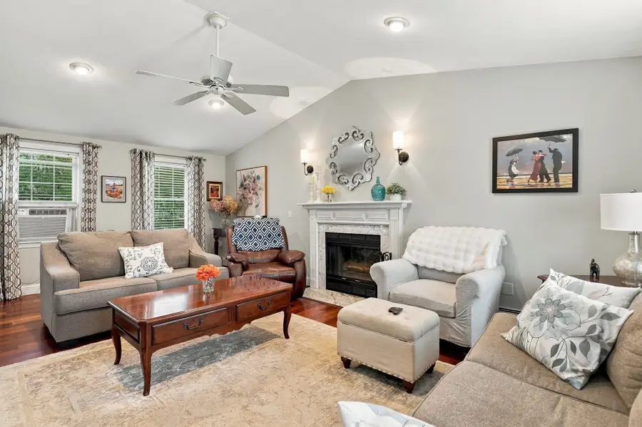 7 Keely Dr, Charlton, MA 01507 - #2