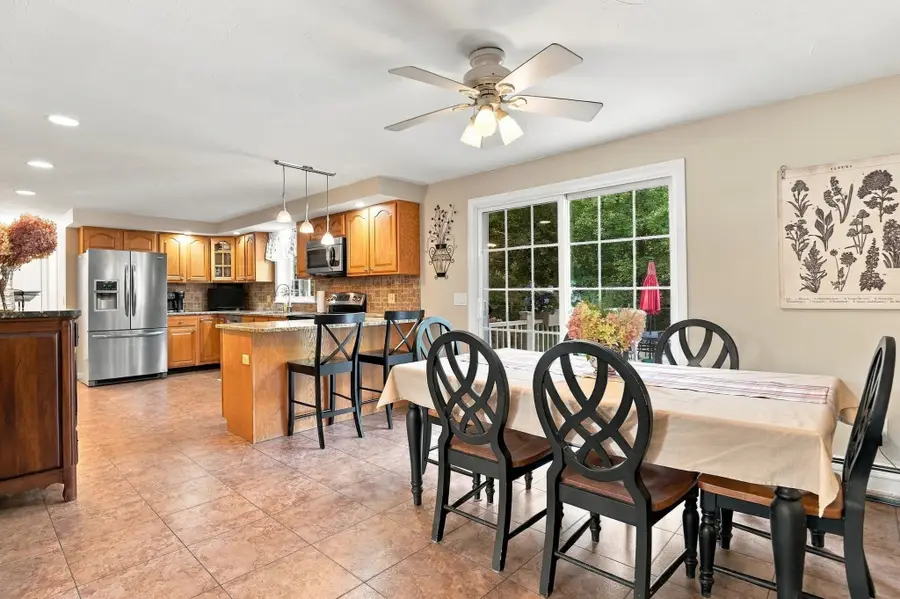7 Keely Dr, Charlton, MA 01507 - #3