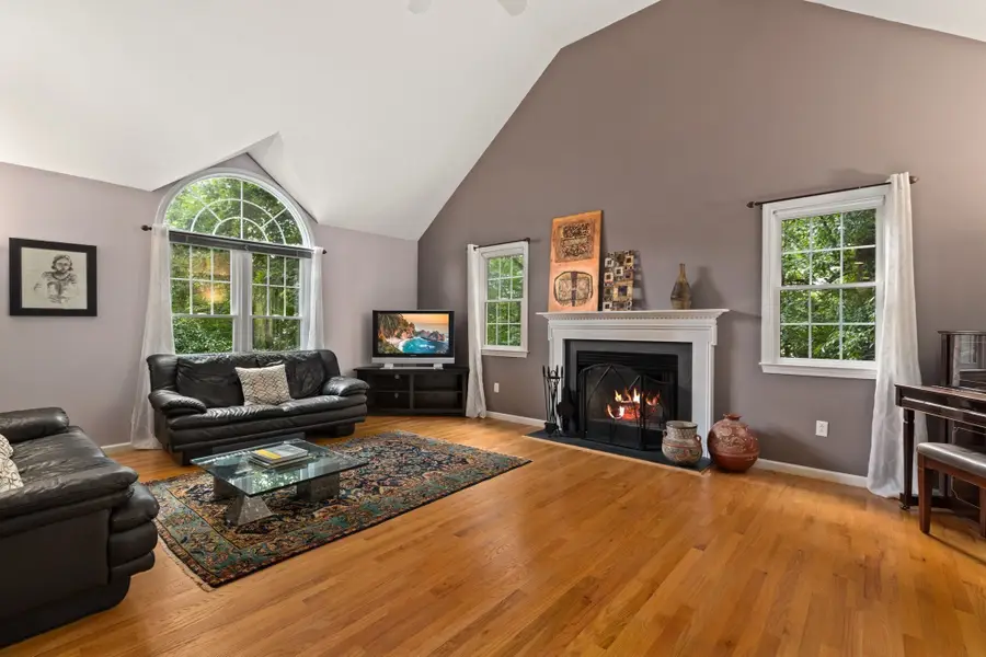8 Dennison Ct, Stoughton, MA 02072 - #3