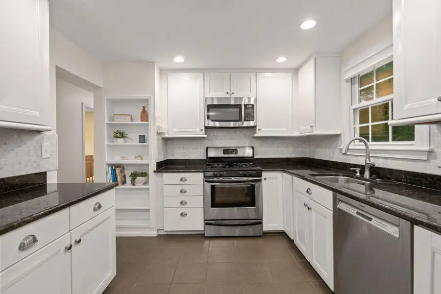 4 Woodmere, Framingham, MA 01701 - #3