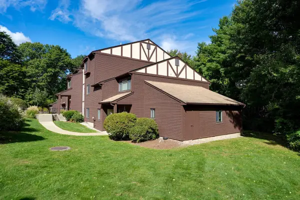 64 Highwood Dr #64, Franklin, MA 02038