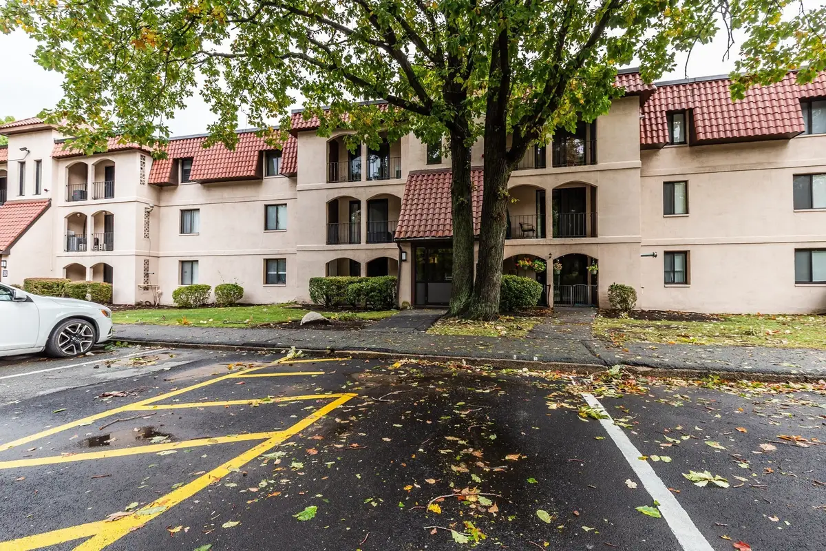 685 Oak St #17-1, Brockton, MA 02301 - #1