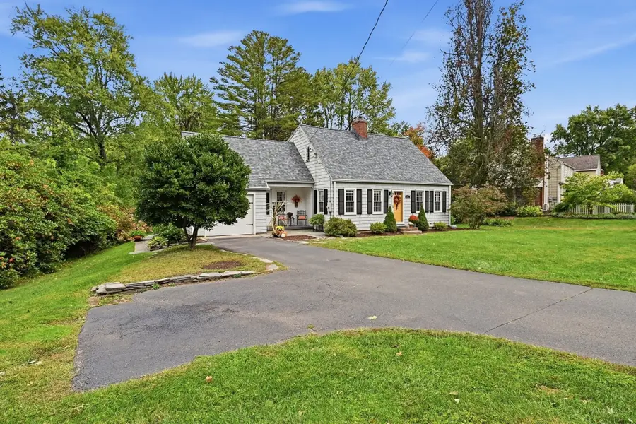 60 Russell Ave, Suffield, MA 01078 - #3