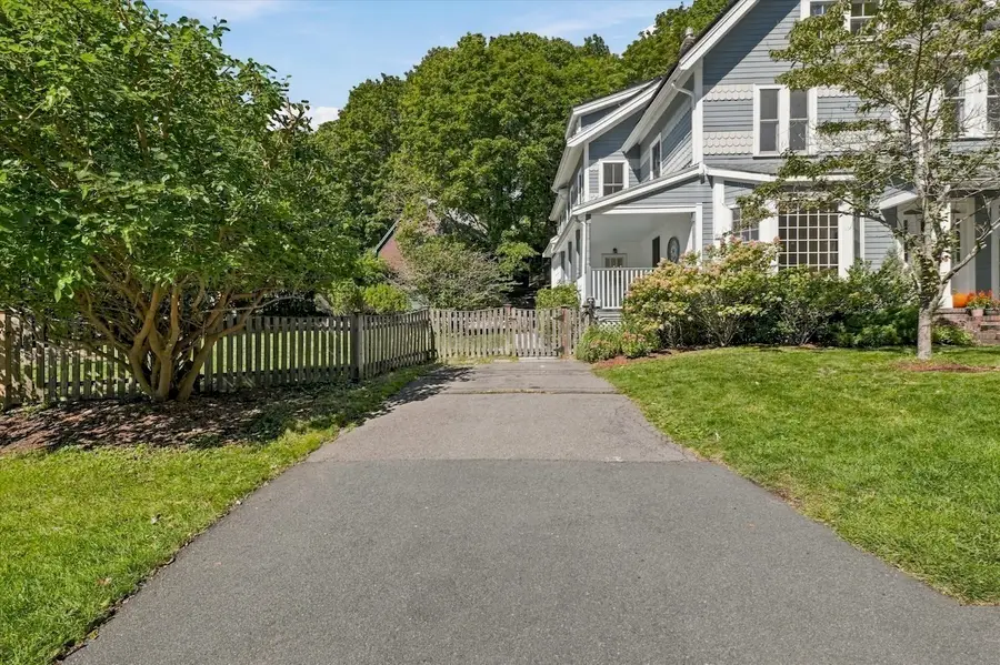 24 Poplar St, Melrose, MA 02176 - #3