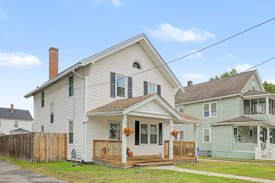 55 Elmwood Ave, Holyoke, MA 01040 - #3