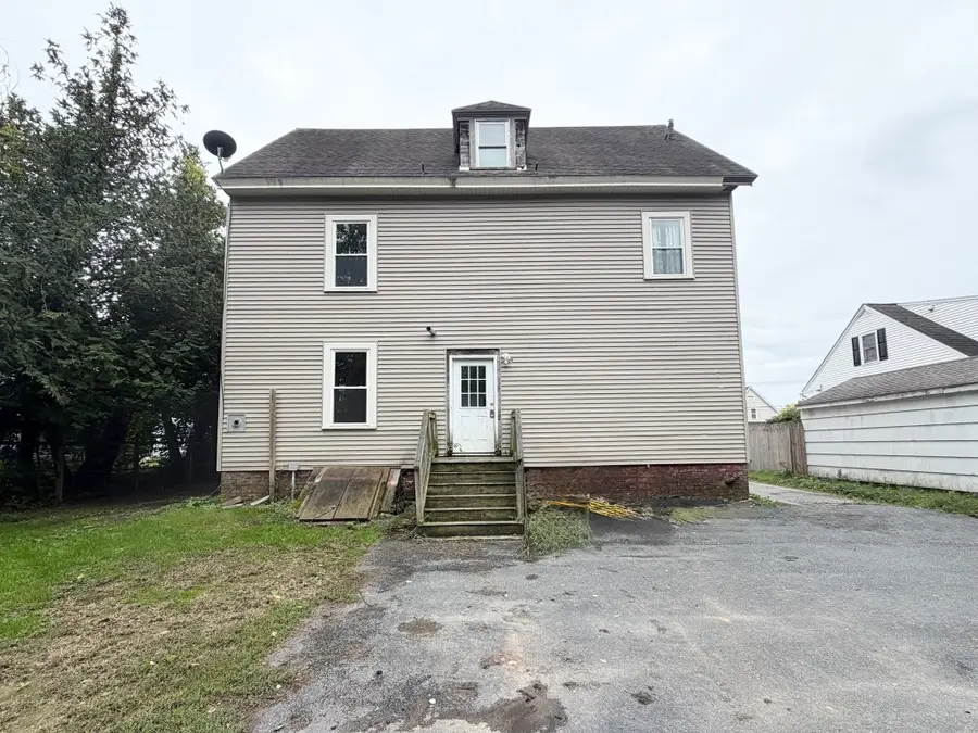 43 Lincoln St, Greenfield, MA 01301 - #3