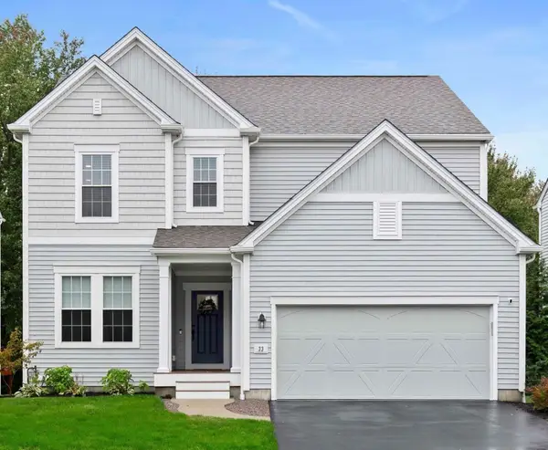 33 Skyhawk Cir, Weymouth, MA 02190