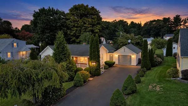 23 Briarwood Pl, Westfield, MA 01085