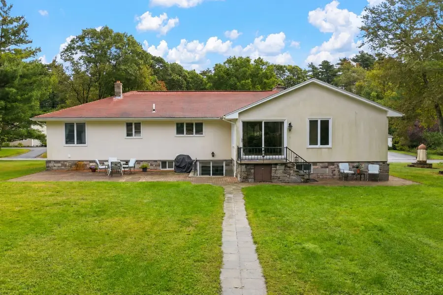 15 Madison Ct, Westport, MA 02790 - #3