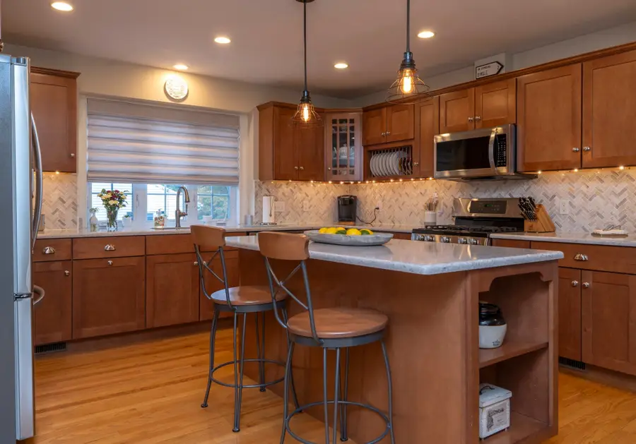 210 Market St, Amesbury, MA 01913 - #3