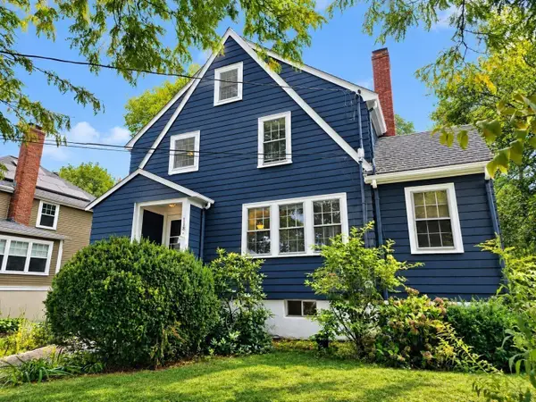 118 Oakdale Rd, Newton, MA 02461