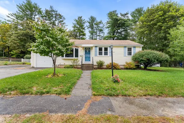 62 Woodsbury Rd, Rockland, MA 02370