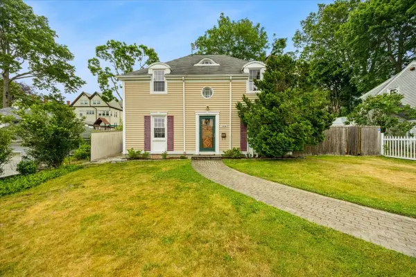 749 High St, Fall River, MA 02720