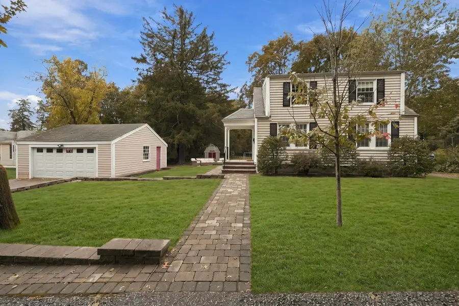 16 Clifford Ct, Hingham, MA 02043 - #3