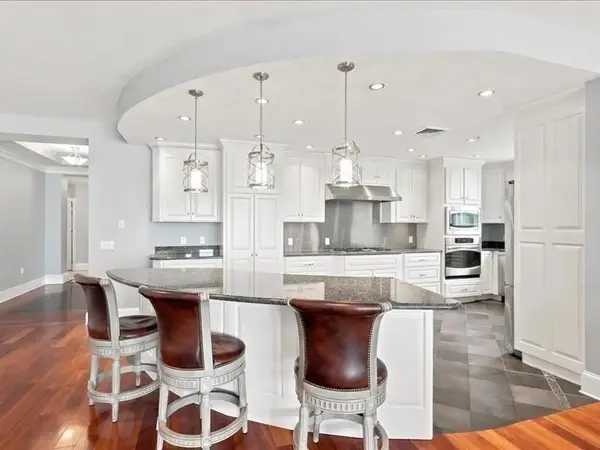 1 Longbeach Ave #101, Hull, MA 02045