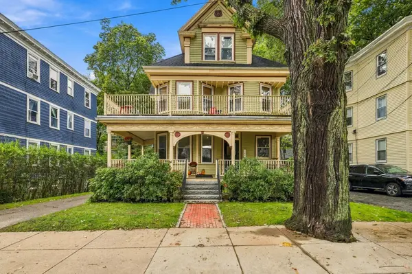 22 Hewlett St #1, Boston, MA 02131