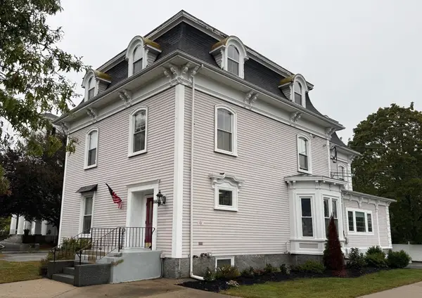 166 Village St #202, Medway, MA 02053