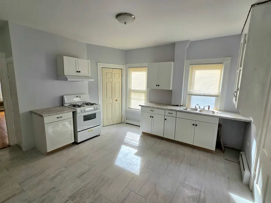 313 Orchard St, New Bedford, MA 02740 - #3