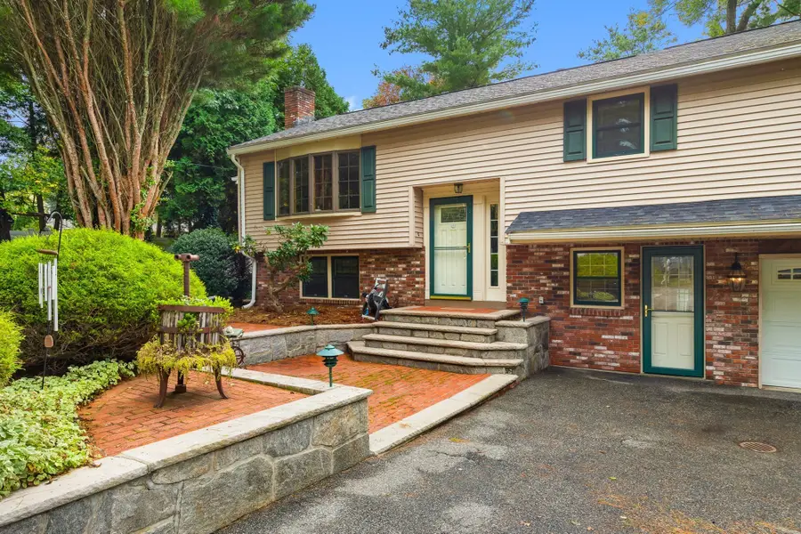 42 Freeport Dr, Burlington, MA 01803 - #2