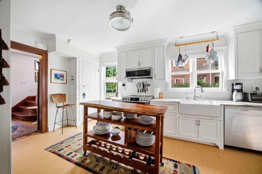 211 Crescent St, Northampton, MA 01060 - #3