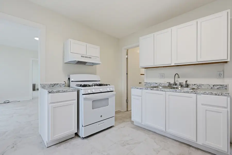 24-26 Grove St, Springfield, MA 01107 - #3