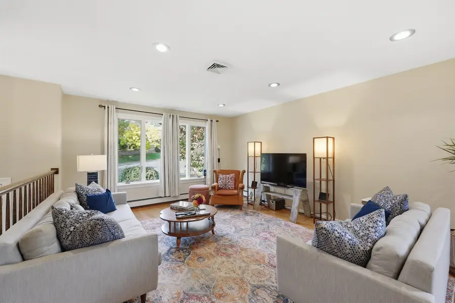 36 Goldenview Drive, West Springfield, MA 01089 - #3