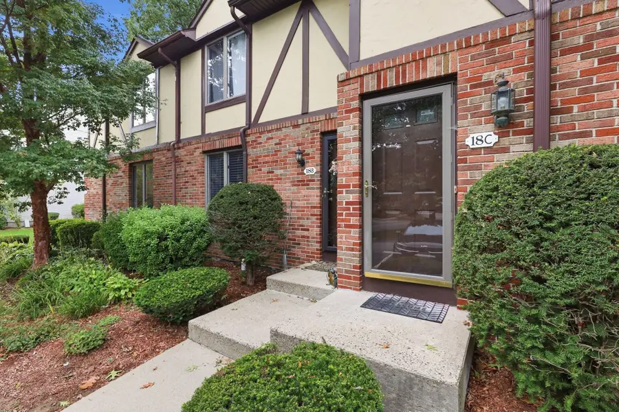 18 Mansion Woods Dr #C, Agawam, MA 01001 - #3