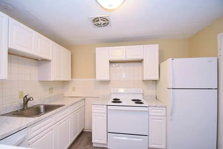 1105 Lexington St #7-3, Waltham, MA 02452 - #2