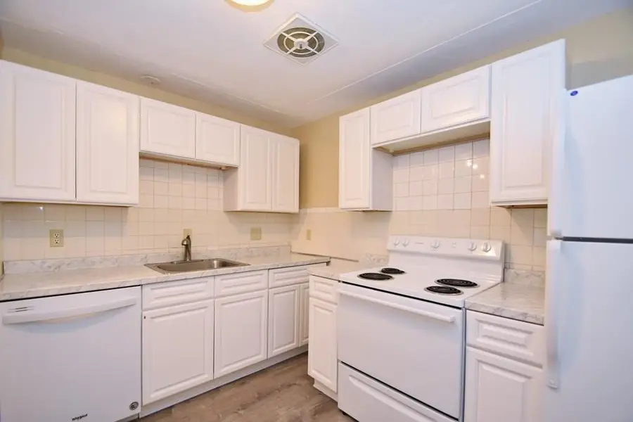 1105 Lexington St #7-3, Waltham, MA 02452 - #3