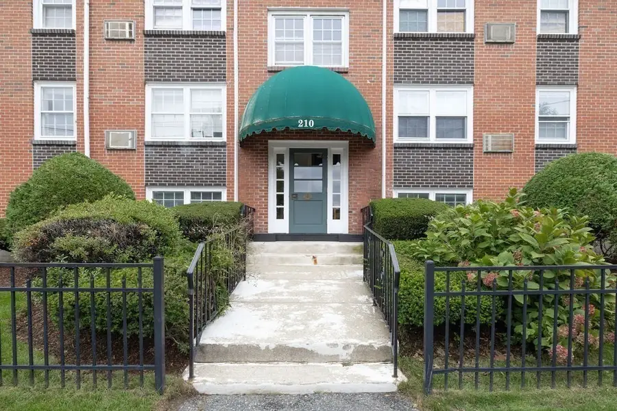 210 Hillside Ave #32, Needham, MA 02494 - #3