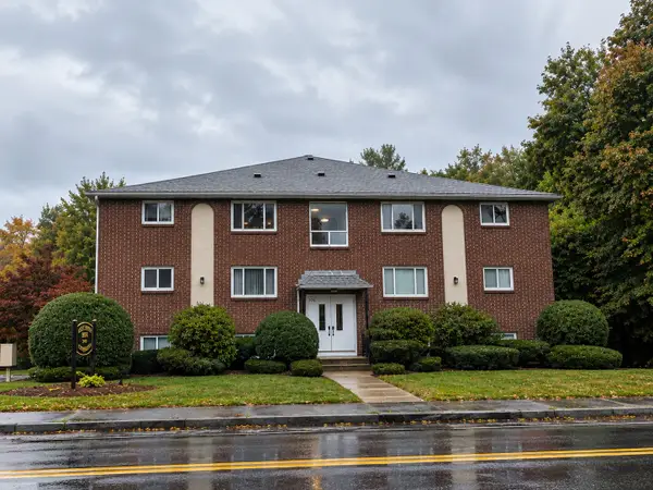 676 Farm Rd #1, Marlborough, MA 01752