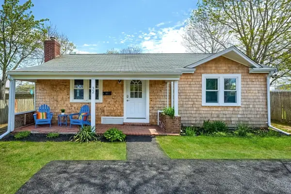 32 Washington Ave Ext, Barnstable, MA 02601