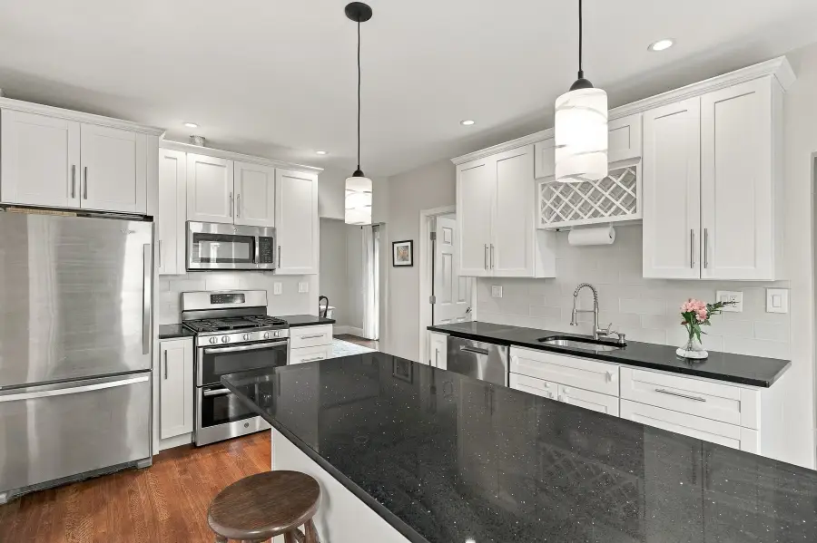 29 Upland St, Holbrook, MA 02343 - #3