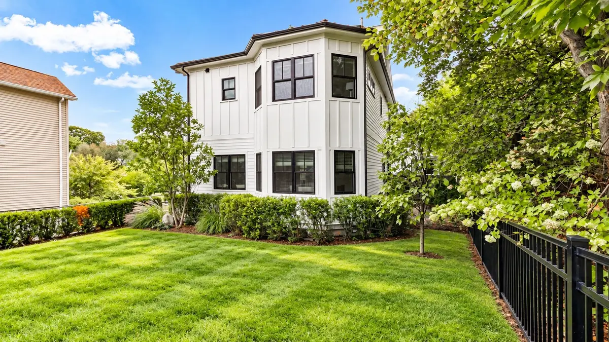148 Pine St, Newton, MA 02466 - #1