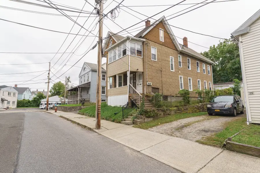 17 Spring St, Chicopee, MA 01013 - #3