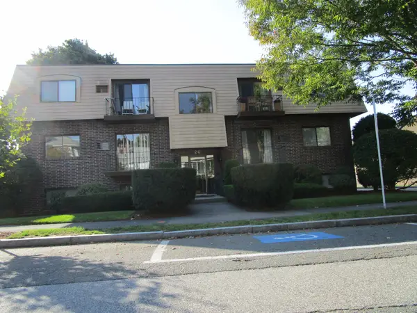 26 Chestnut Street #16, Wakefield, MA 01880