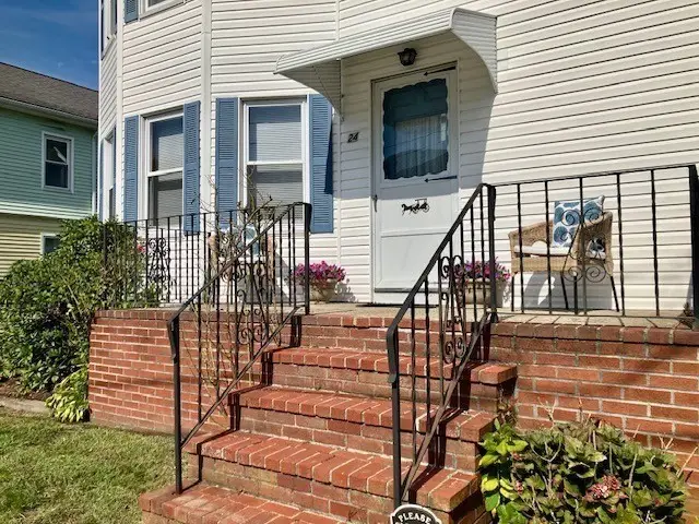24 Dover St., Fairhaven, MA 02719 - #3
