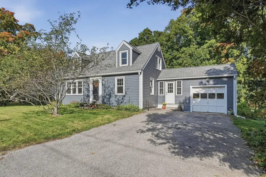 6 Maple Street, Southborough, MA 01745 - #2