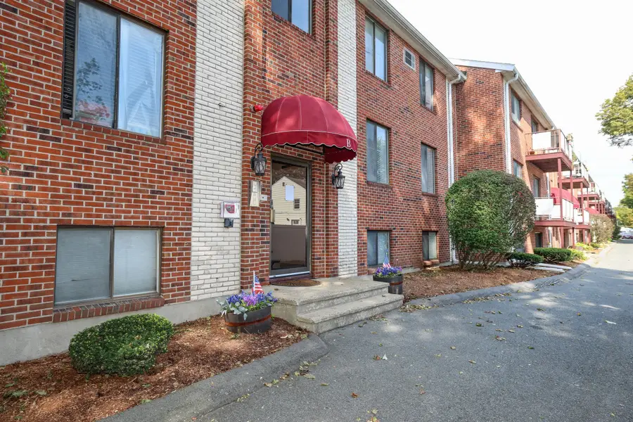 3 Richardson St. #B4, Wakefield, MA 01880 - #2