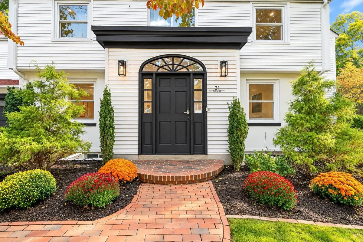 31 Alba Rd, Wellesley, MA 02481 - #1
