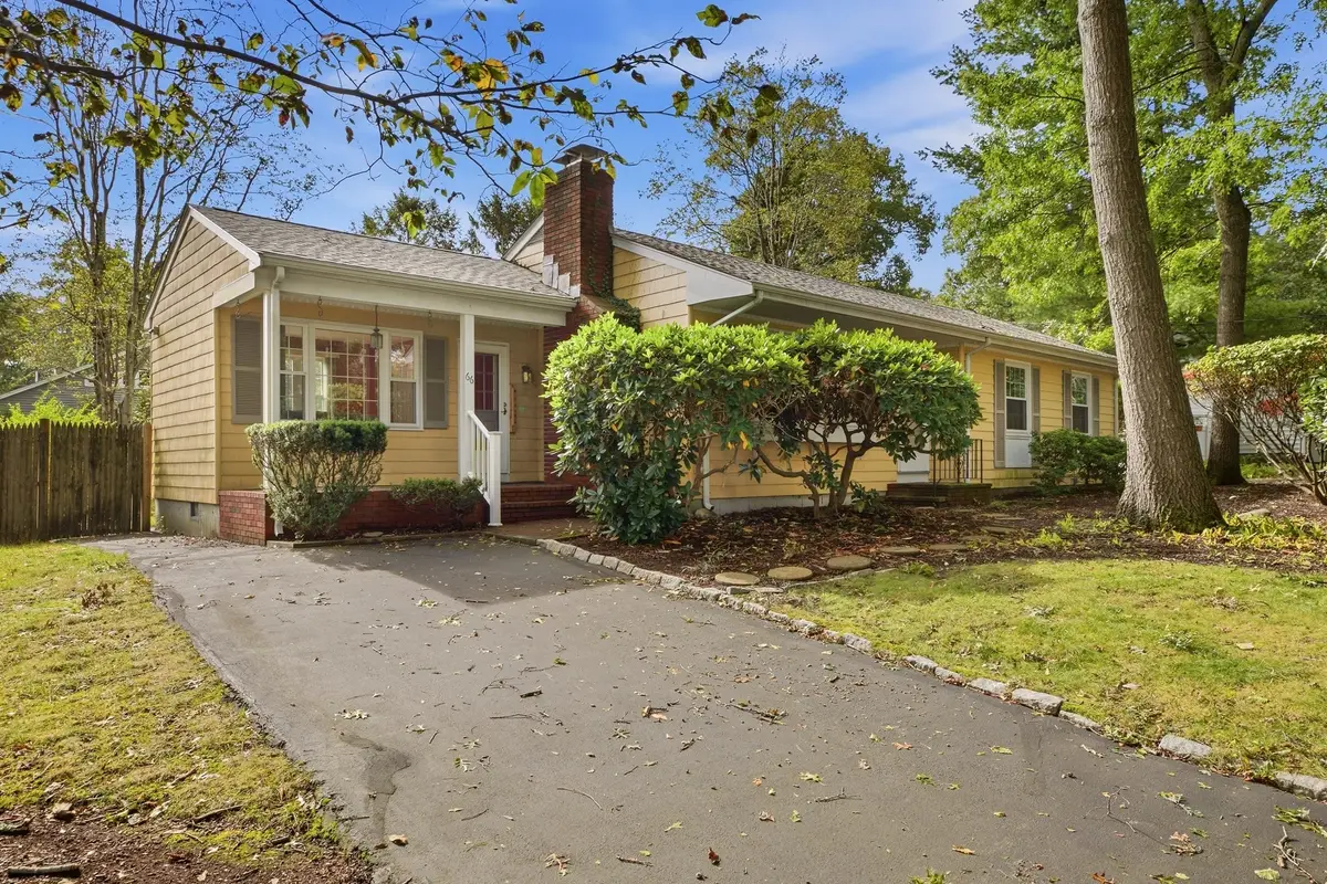 66 Eleanor St, Dartmouth, MA 02747 - #1