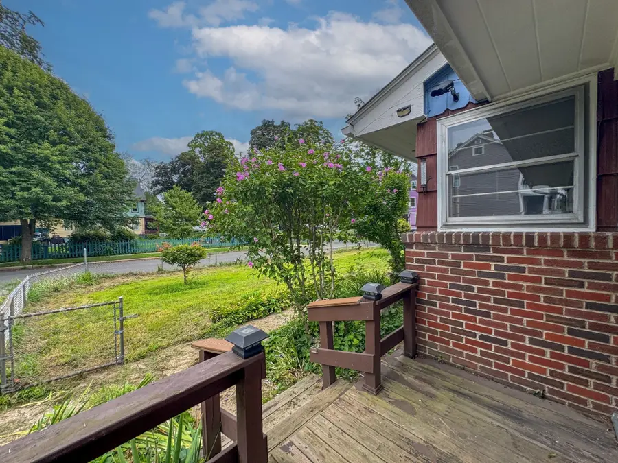 27 Hancock St, Westfield, MA 01085 - #3